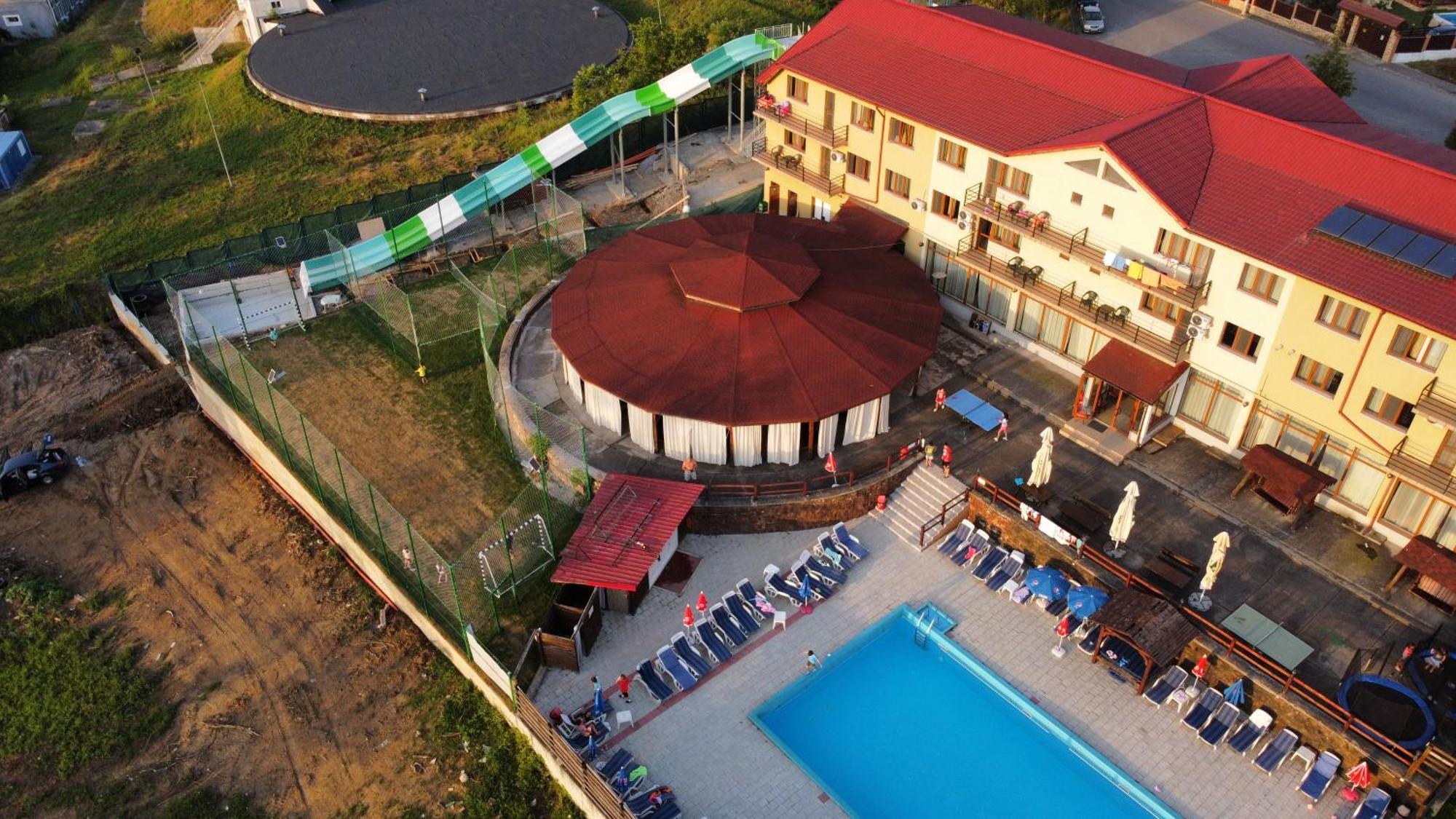 Hostel Restaurant Ciuperca Hunedoara Exterior foto